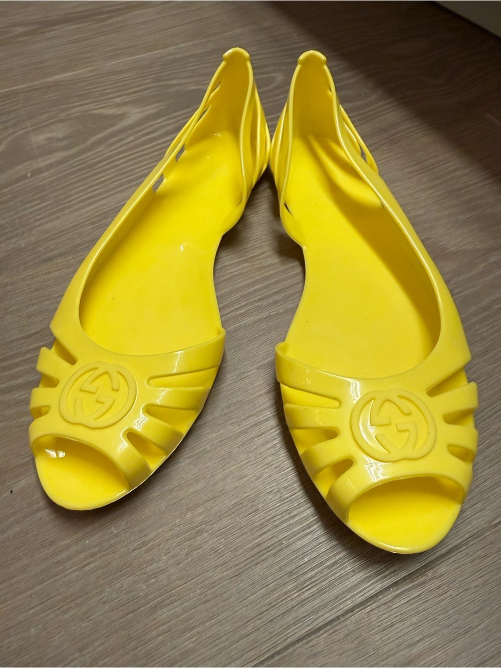 Gucci Yellow Peep-Toe Jelly Flats
